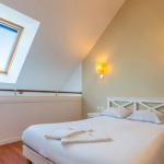 Slide Chambre avec un lit double à l’étage d’un appartement à Fleur de Sel