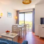 Slide Dining room with outdoor view in the Fleur de Sel residence in southern Brittany