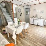 Slide Salon ouvert d’une maison 2 chambres dans le domaine les tamaris et les portes du soleil