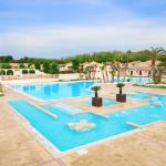 Slide Large swimming pool with sun loungers at Les Tamaris and Les Portes du Soleil residence