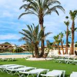 Slide Relaxation area around the swimming pool at Les Tamaris and Les Portes du Soleil residence