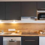 Slide Cuisine équipée et moderne d’un 3 pièces à Arya Living stone