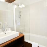 Slide Functional bathroom in the Château de Jouarres accommodation in Azille