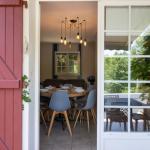 Slide Vue de l’extérieur vers l’intérieur d’un logement aux collines iduki