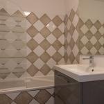 Slide Bathroom with bathtub and sink in a 4-person apartment at Les Collines Iduki