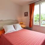 Slide Bedroom with a double bed for two people and a view of the green spaces at the Bourgeac estate