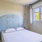 Slide Chambre avec un lit double et tables de chevet au sein d’un appartement du Domaine de Camiole