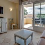 Slide Living area with TV and access to a terrace in an apartment at Domaine de Camiole