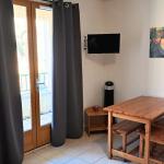 Slide Dining area of the studio at the Le Hameau des Sources residence in Montbrun-les-Bains