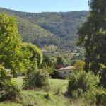 Slide Small wooded area around the Le Hameau des Sources residence in Montbrun-les-Bains