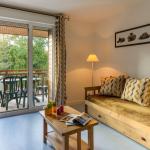 Slide Living room with sofa bed, television and outdoor access in an apartment at Résidence Les Roches Douvres