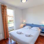 Slide Main double bedroom in the 6-person accommodation at the Hameau de la Chalosse in Cassen