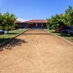 Slide Pétanque court available at the Hameau de la Chalosse in Cassen