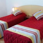 Slide Bedroom with two single beds in a unit at the Ilbarritz residence