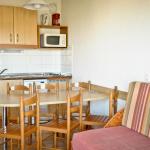 Slide Dining area with small kitchen in an apartment at the Soko Eder residence in Ciboure