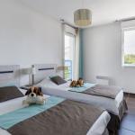 Slide Bedroom with two single beds, perfect for children, in the Les Carrelets apartments in Saint-Palais-sur-Mer