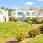 Slide Apartments at the L’Estran residence in Les Sables-d’Olonne set within single-storey buildings, some with lift access
