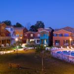 Slide Night-time view of the Les Rives Marines residence and its central heated outdoor aquatic area