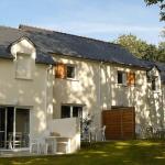 Slide Outdoor areas of the cottages at the Domaine de la Baie in Audierne, Brittany