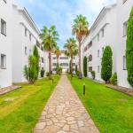 Slide Patio extérieur avec jardins verdoyants au style mediterannéen à la résidence Sognu di Rena à Moriani-Plage