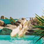 Slide Espace aquatique avec pistes de toboggans aménagées au camping Tropicana à Saint-Jean-de-Monts en Vendée