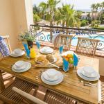Slide Furnished balcony with table and chairs, ideal for enjoying meals sheltered from the heat at the Sognu di Mare residence in Linguizzetta