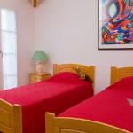 Slide Bedroom with two single beds and a bedside table in a Fontenelles house