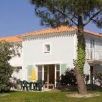 Slide Exterior of a Fontenelles house with terrace, garden, and outdoor furniture