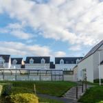 Slide Espaces en commun avec piscine couverte au centre des terrasses de Pentrez