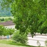 Slide Terrain de sport et jardin de la résidence Le Domaine des Cazelles à Cajarc