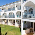 Slide Human-scale building at the Do Parque residence, close to Olhos d’Água beach