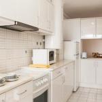 Slide Fully equipped and functional kitchen in the apartments of the Do Parque residence in Olhos d’Água