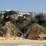 Slide Do Parque residence set on a hillside, with beach access below via a staircase