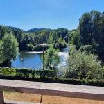 Slide Vue depuis les terrasses privatifs des gites de Vorey-sur-Arzon sur la Loire en contre-bas