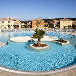 Slide Piscine avec palmiers à la résidence du Domaine du Golf à Fabrègues près de Montpellier