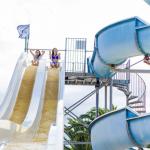 Slide Piscine extérieure avec toboggan à la résidence Antinea