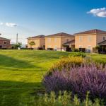 Slide Houses and villas of Domaine du Golf with green spaces in Fabrègues near Montpellier