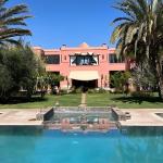 Slide Villa Dar Dream à Marrakech avec terrain privé de 10 000m² et piscine privée