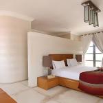 Slide Double bedroom with en-suite shower room at Villa Dar Dream