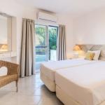 Slide Chambre avec deux lits simples dans les logements surpérieurs du Balaia Golf Village