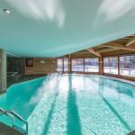 Slide Piscine intérieure chauffée dans la résidence les Balcons du Viso en hiver