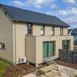 Slide Holidays in spacious, fully equipped villas at Golden Lakes Village Estate