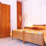 Slide Double room for two people with en-suite shower room at the Baia d’Oro residence in Sicily