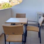 Slide Balcon avec mobilier d ejardin d'un appartement à la résidence le saint esteve