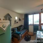 Slide Vue depuis le studio avec une ouverture sur un balcon dans les studios à Valfréjus