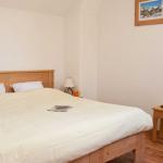 Slide Les Chalets du Berger chambre avec un lit double