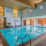 Slide Espace aquatique intérieure avec piscine chauffée à la résidence Les Epinettes à Vaujany