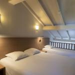 Slide Mezzanine with one double bed and one single bed at Paese Serenu Residence