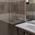 Slide Shower room in an apartment at Paese Serenu Residence