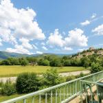 Slide Vue sur le village de Montbrun-les-Bains depuis les appartement 4 personnes de la résidence le Hameau des Sources
